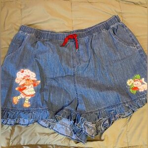Plus Hot topic strawberry shortcake shorts size 4